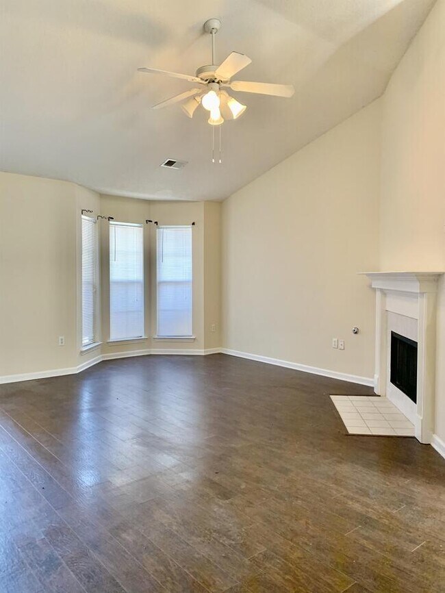 Foto del edificio - 10747 Pecan View Dr