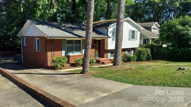 Building Photo - 3813 Selwyn Ave