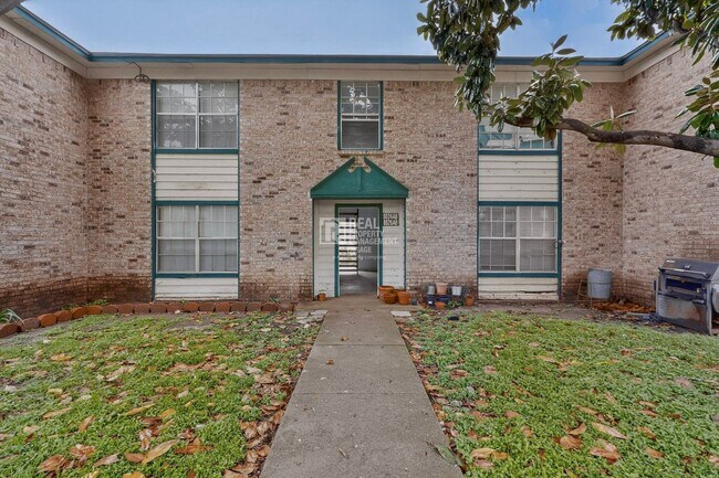 Foto del edificio - 8024 Cambridge Cir