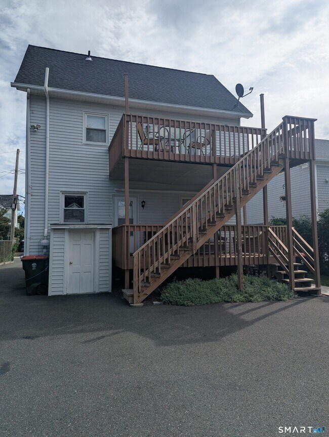 Foto del edificio - 6 Hawkins Ave
