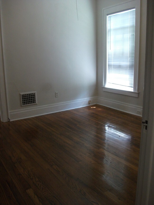 Foto del edificio - 316 Roosevelt Ave