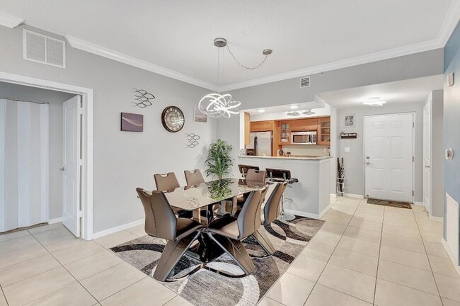 Building Photo - 975 NW Flagler Ave