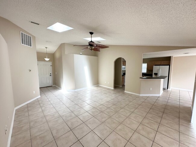 Building Photo - 36 Port Royal Dr