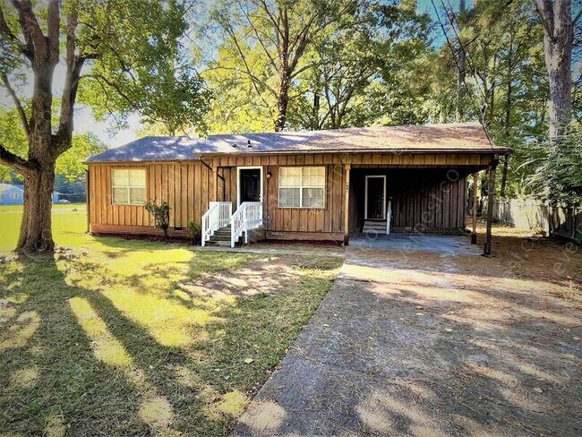 Building Photo - 315 Iris Ave