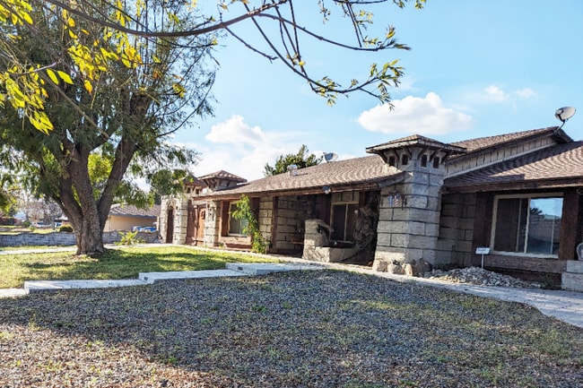 Foto del edificio - 12690 Woodward Dr