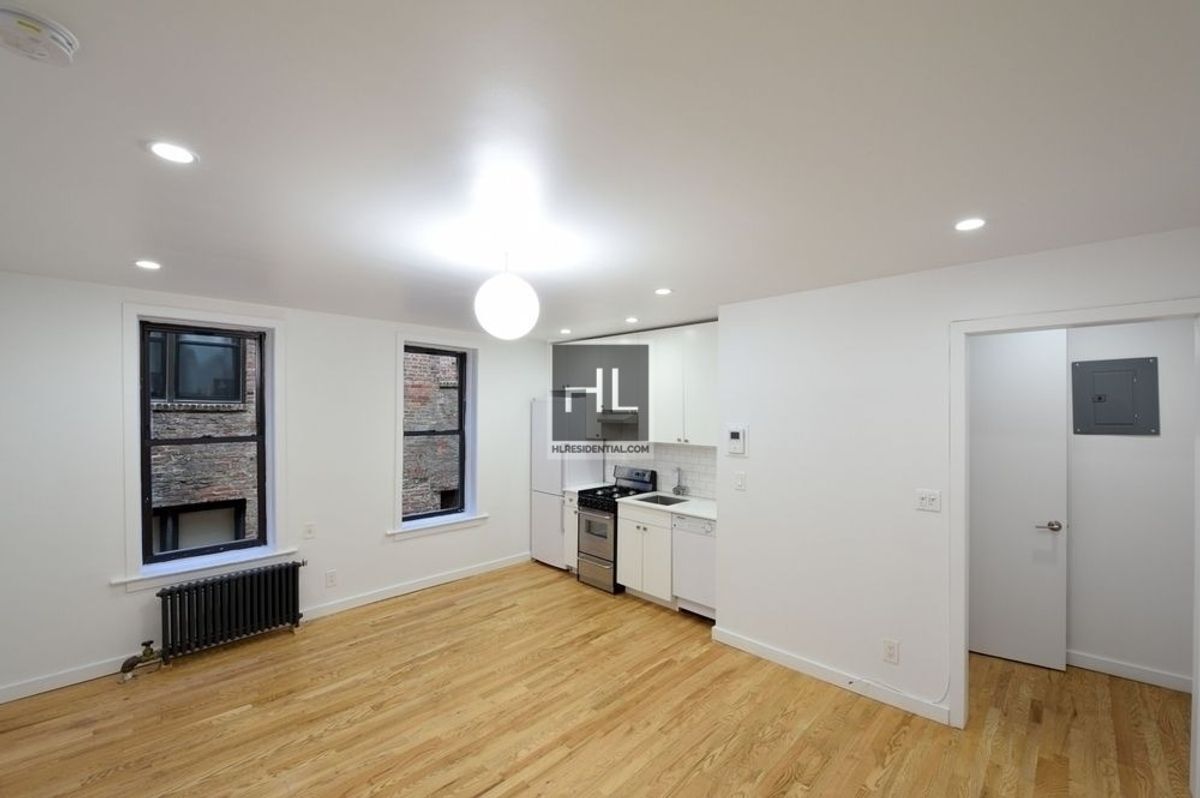 Building Photo - LEROY ST.