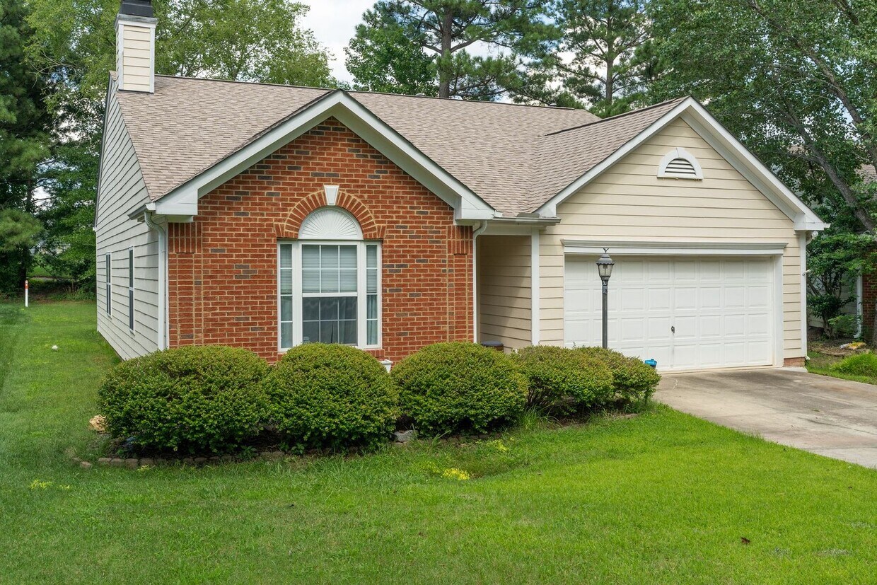 Primary Photo - 3 Bedroom, 2 Bath in Grove Park with Commu...