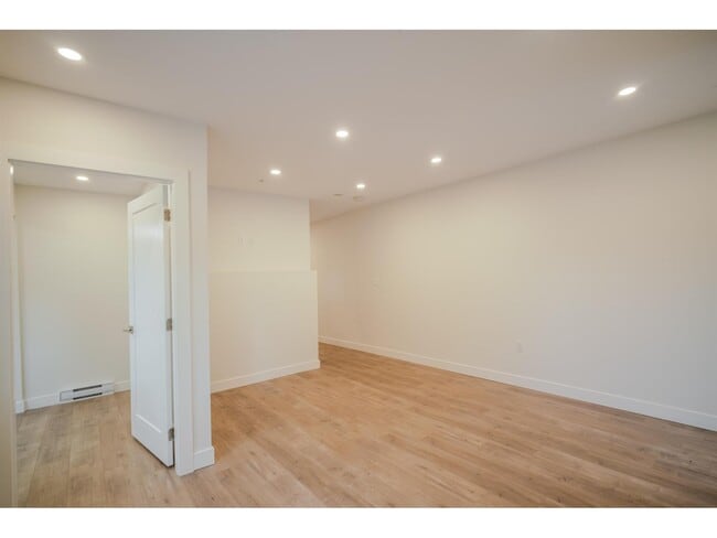 Building Photo - 12317 Beecher St