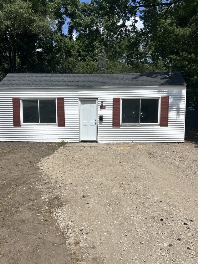 Foto principal - 408 W Wheaton Ave