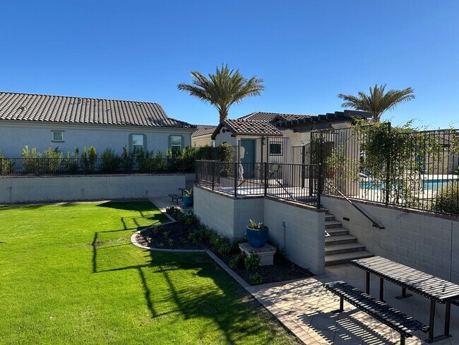 Building Photo - 3 BEDROOM IN CHANDLER