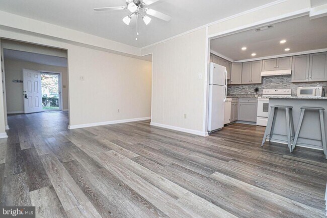 Foto del edificio - 1738 Farmington Ct