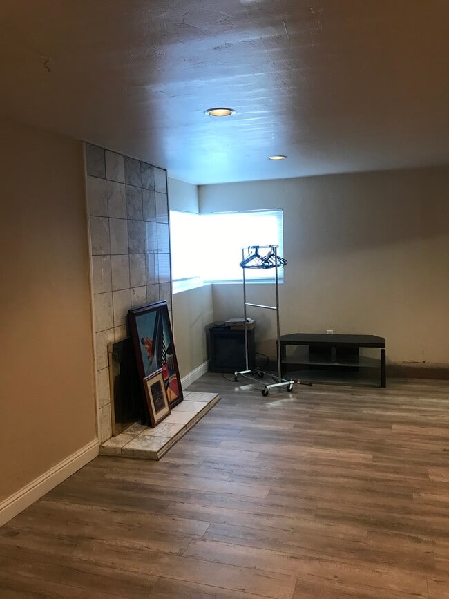 Building Photo - 3029 Broadmoor View