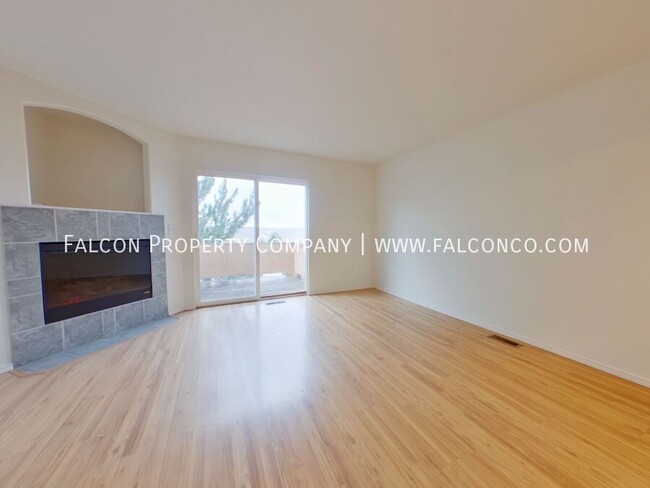 Foto del edificio - Gorgeous Townhome On The West Side! - Avai...