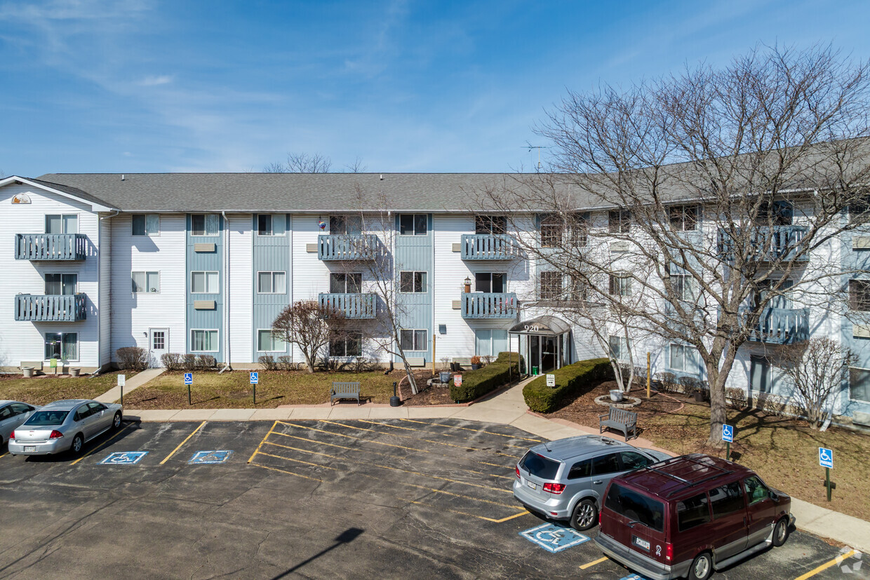 Primary Photo - Beech Pointe Senior Apartments