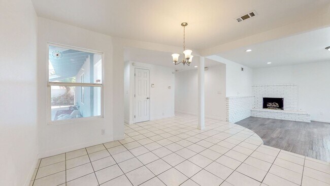 Building Photo - RANCHO CUCAMONGA UPDATED Family Home 4+2 A...