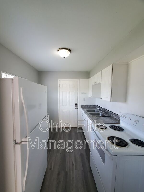 Building Photo - 2822 E 5th Ave