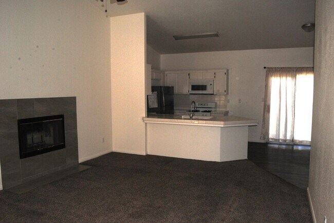 Foto del edificio - 5315 Clover Mountain St