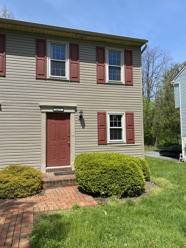 Building Photo - 1617 Chadwick Cir