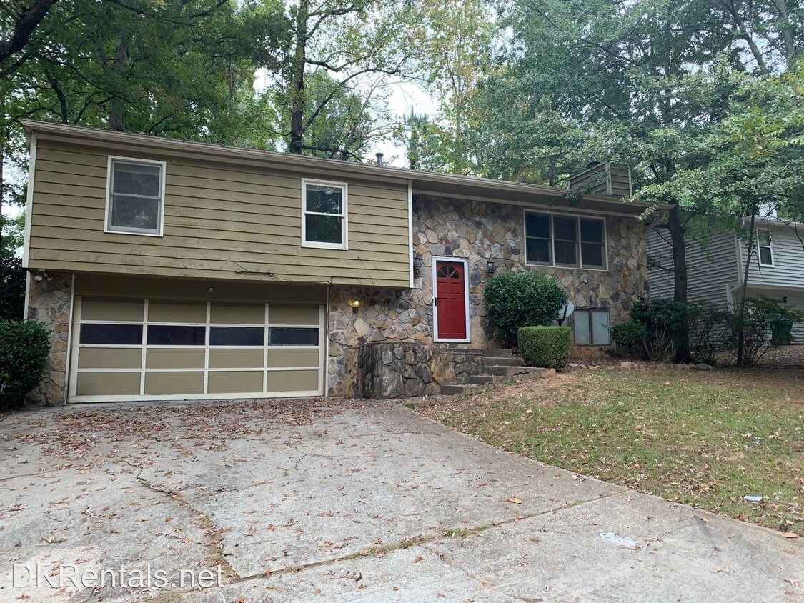 5230 Martins Crossing Rd, Stone Mountain, GA 30088 House Rental in