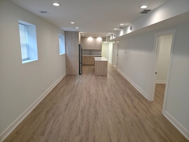 Building Photo - 2741 W Belmont Ave