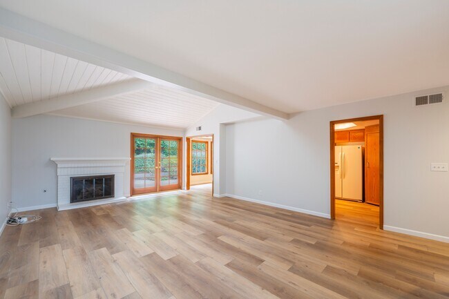 Building Photo - 26 Sausalito Cir E