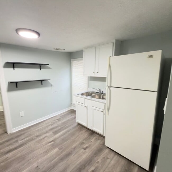 Building Photo - 439 More St NE