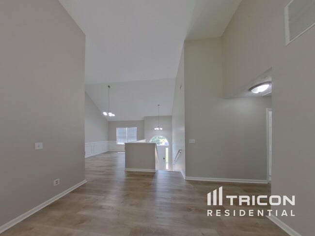 Building Photo - 731 Tullamore Way