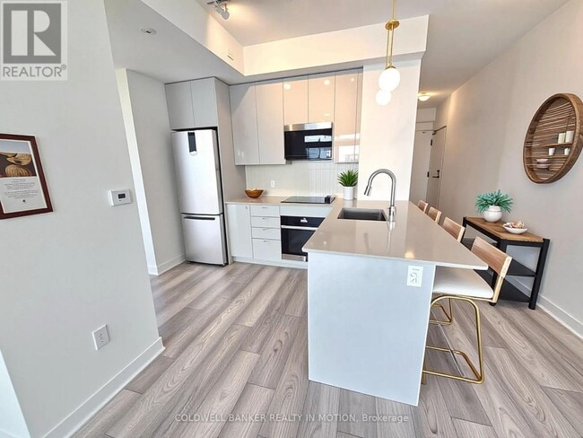 Building Photo - 10 Abeja St