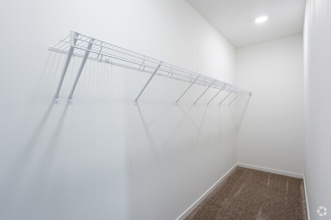 1BR, 1BA - 572SF - Walk-in Closet - 2nd Avenue Rowhomes