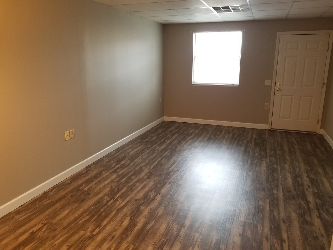 LIVING ROOM 15X12 - 6712 Willow Pl