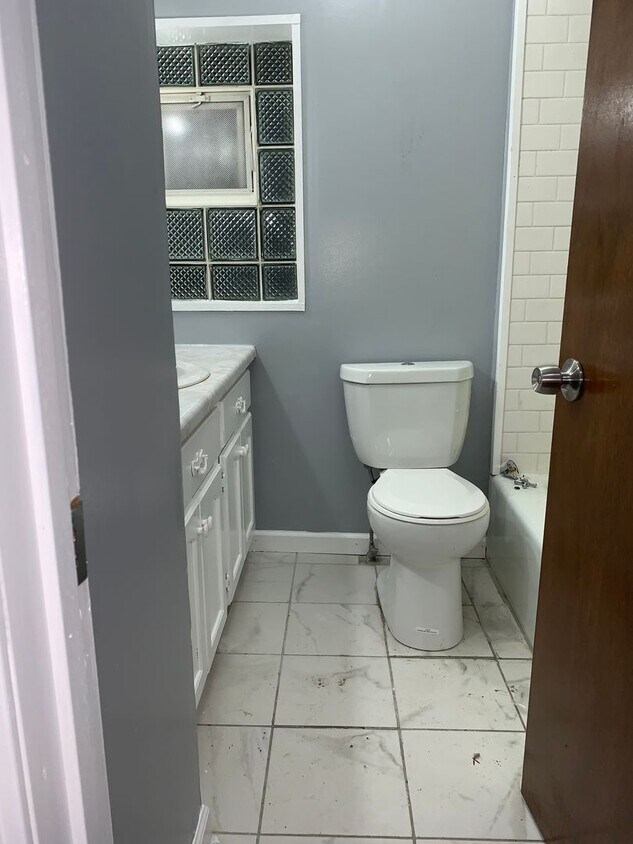 Primary Photo - 2 Bedroom Ranch in Calumet City, IL $1300
