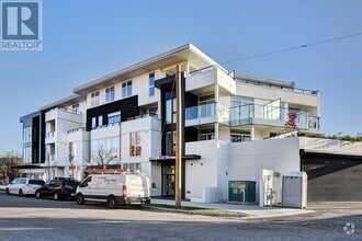 Building Photo - 3420-3420 St Catherines St