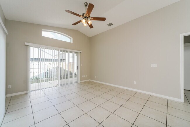 Foto del edificio - 3235 Brewster Dr