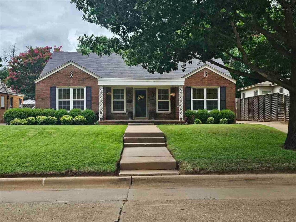 Primary Photo - 1649 Ardath Ave