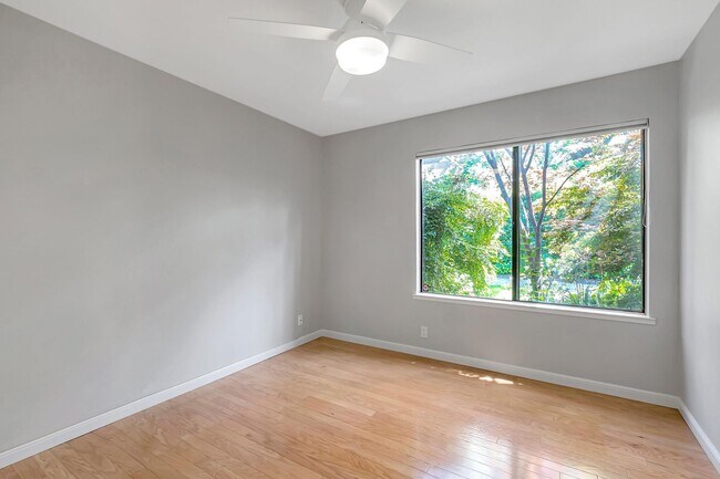 Foto del edificio - Spacious Willow Glen Home with Two Private Patios!