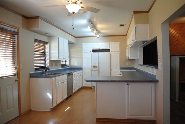 Foto del edificio - 13019 W Adams Ave