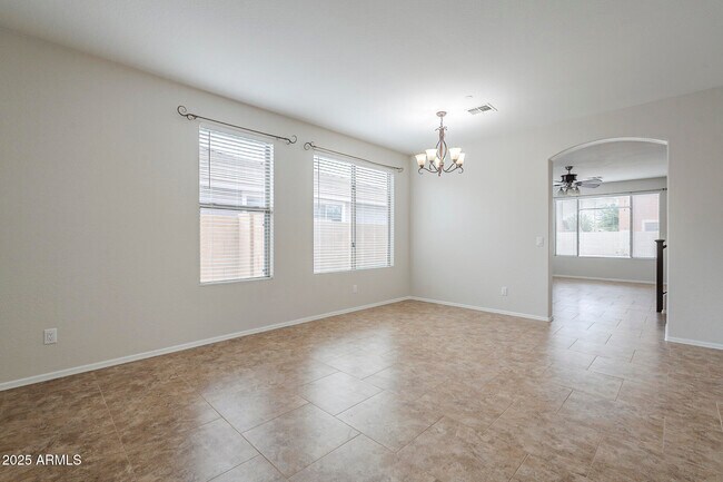 Building Photo - 4123 E Cherry Hills Dr