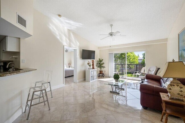 Foto del edificio - 1100 Crestwood Ct S