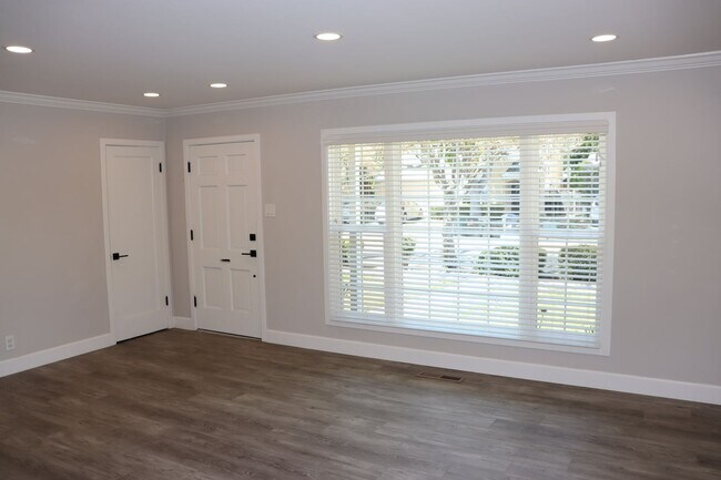 Foto del edificio - Single Family Close to Downtown Sunnyvale
