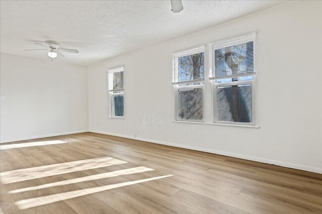 Foto del edificio - 1714 Main St