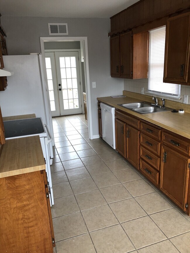 Foto del edificio - ***Coming available in April - showings start April 6th***