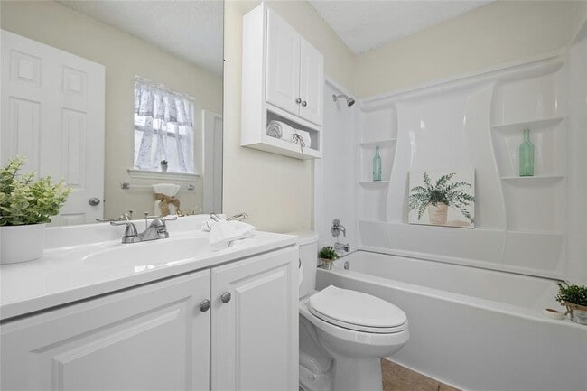 Building Photo - 2026 Redwing Way