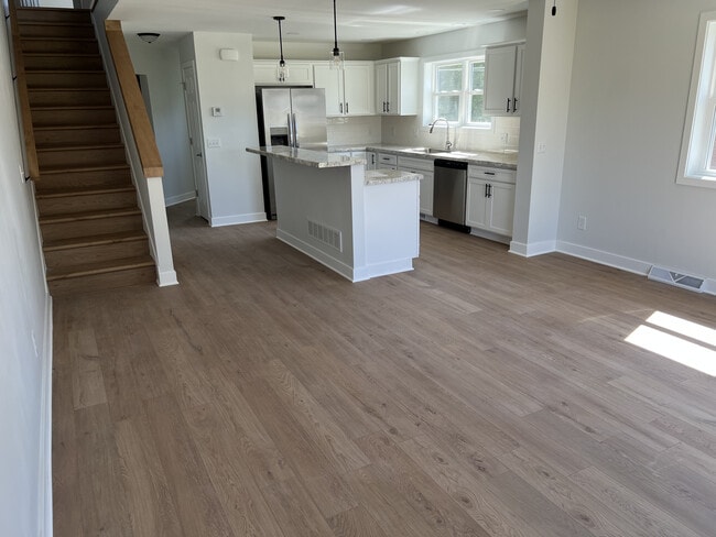 Building Photo - 502 Leavens Ave