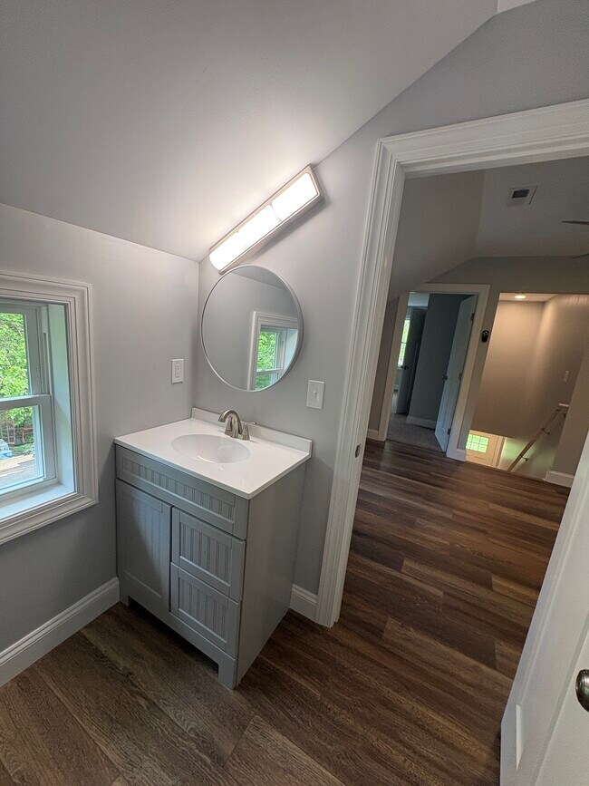 Bathroom - 1001 N Juniata St