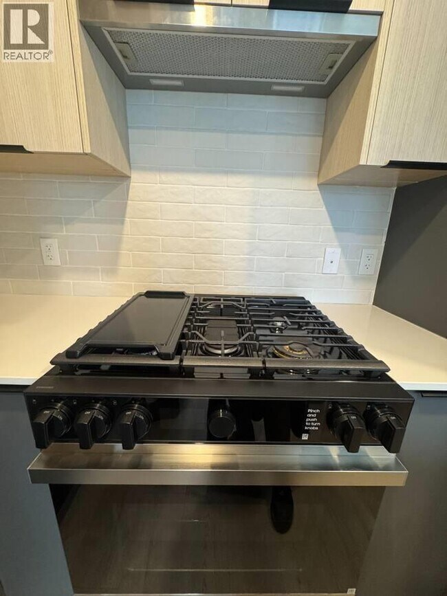 Building Photo - 111 Buller St