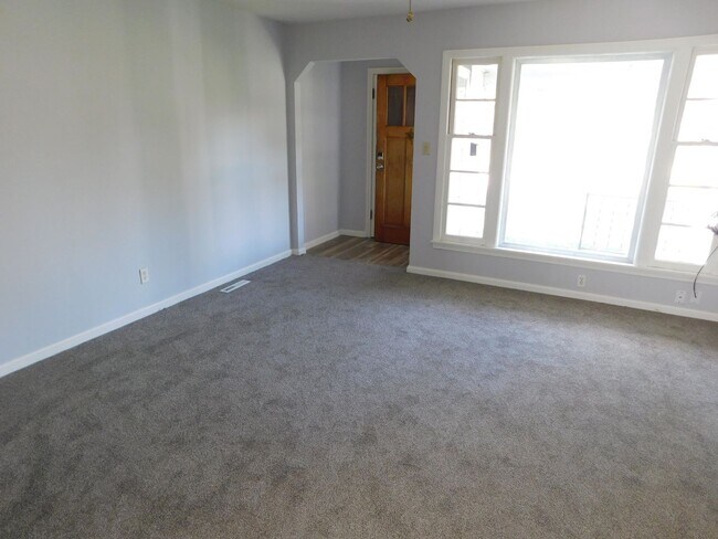 Foto del edificio - Charming 2 bedroom, 1 bathroom home locate...