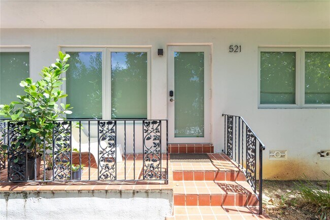 Foto del edificio - 521 NE 68th St