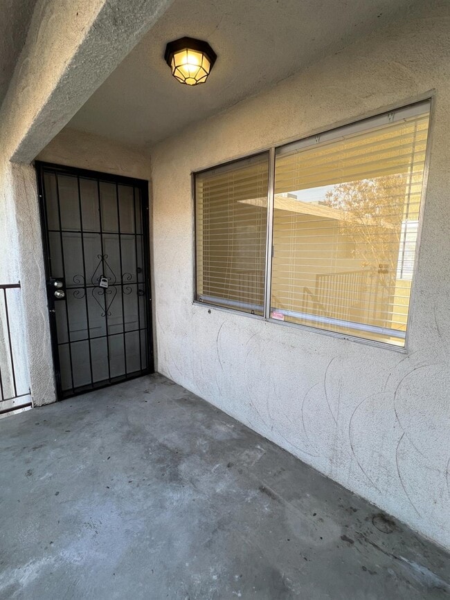 Building Photo - 3344 E Sierra Madre Ave