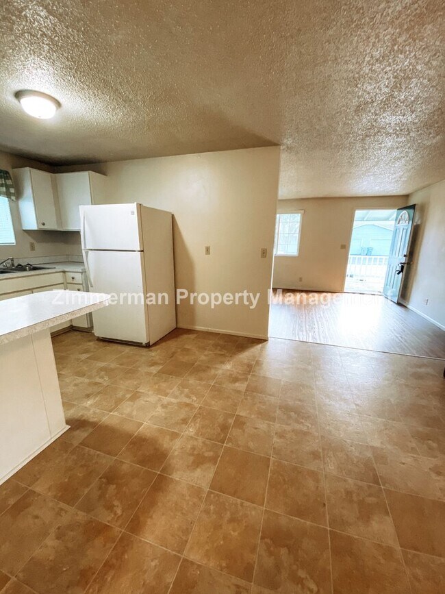 Foto del edificio - 3010-3012 Hyacinth St