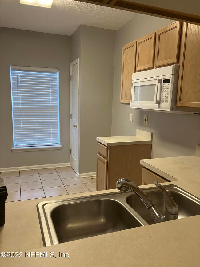 Foto del edificio - 12311 Kensington Lakes Dr